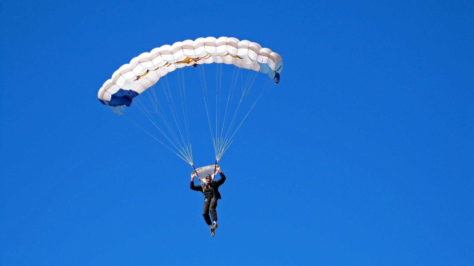 赛事扩展：巡回赛新增线上分站覆盖更多地域观众，巡回赛冠军