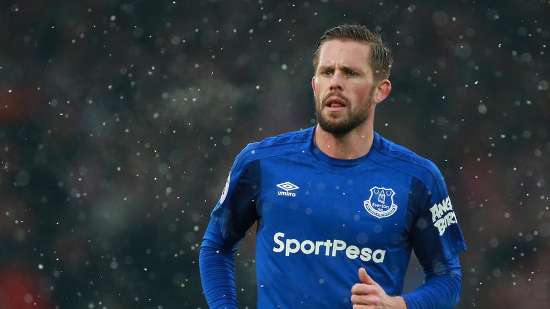 “马科斯·梅特罗的进攻与防守完美结合，推动阿根廷美洲狮队向前迈进”